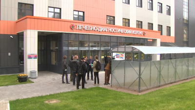 Александр Беглов осмотрел новый корпус-трансформер Городской больницы №40 в Сестрорецке