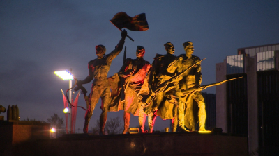 Светомузыкальная проекция украсит гранитный обелиск и скульптурные композиции «Монумента героическим защитникам Ленинграда»