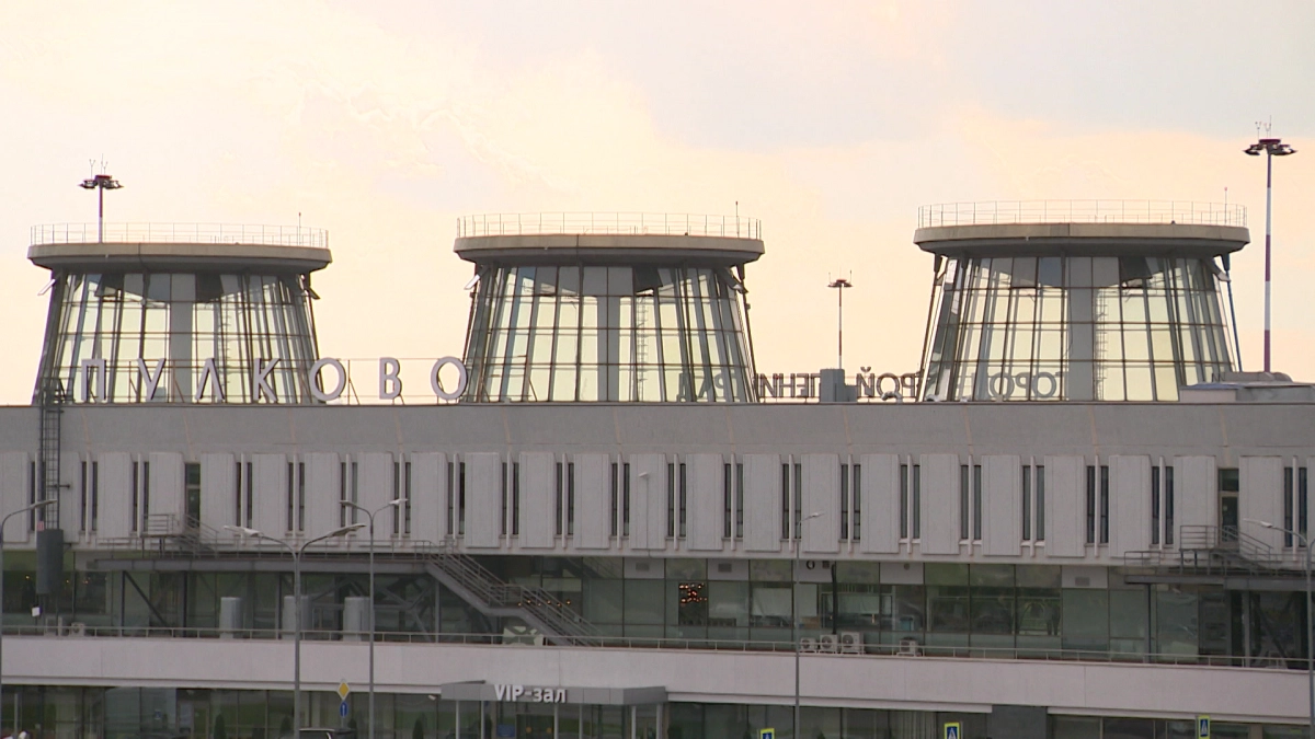 В Пулково с рейса Петербург — Пермь сняли пьяного дебошира - tvspb.ru