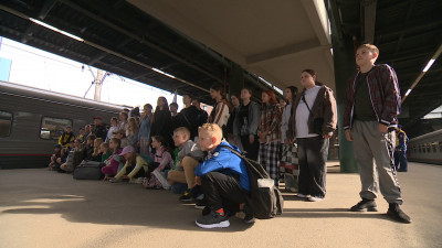 Полсотни школьников из Курска приехали в Петербург на летние каникулы