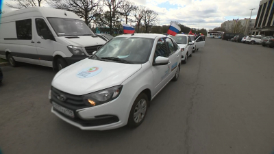 Около ста юных петербуржцев и их педагогов отправились в автопробег по местам боевой славы