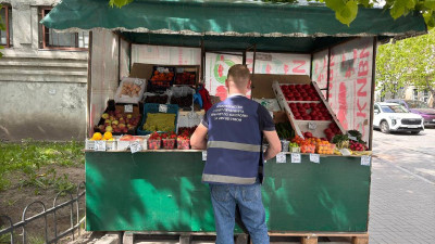 Более 200 случаев незаконной торговли пресекли в Петербурге за май