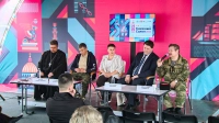 На полях Книжного салона встретились врачи, фронтовые поэты и представители духовенства