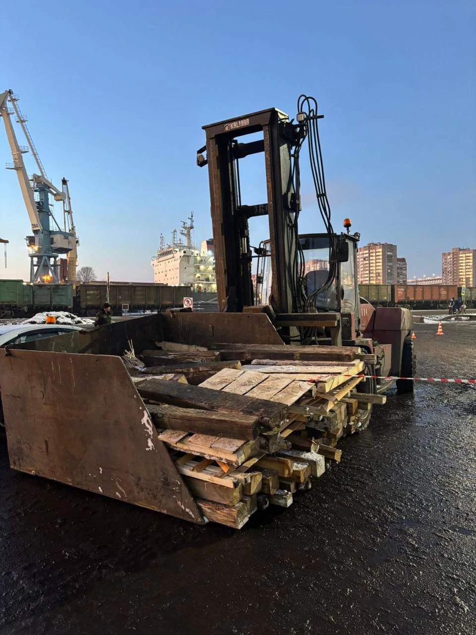 Работник морского порта Петербурга предстанет перед судом из-за смертельного наезда на тальмана - tvspb.ru