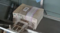 На мировом рынке зафиксировали курс ниже 80 рублей за доллар