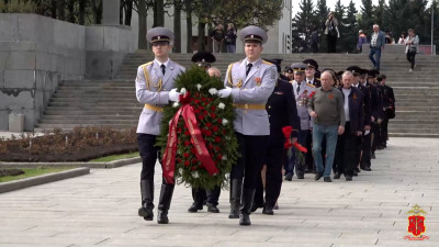 На Пискаревском кладбище почтили память погибших в Великой Отечественной войне