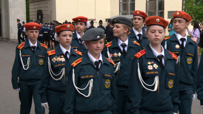 Смотр кадетских классов и юнармейцев прошел на площади у Аничкова дворца