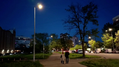 На Дачном проспекте тротуары магистрали осветили новые фонари