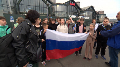 В Петербург прибыли 40 детей из Курской области на летние каникулы