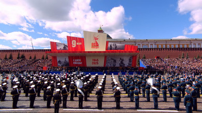 По Красной площади прошли более 11,5 тысячи военнослужащих и почти 200 боевых машин