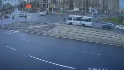Дело водителя автобуса, сбившего женщину на Ириновском проспекте, передали в суд