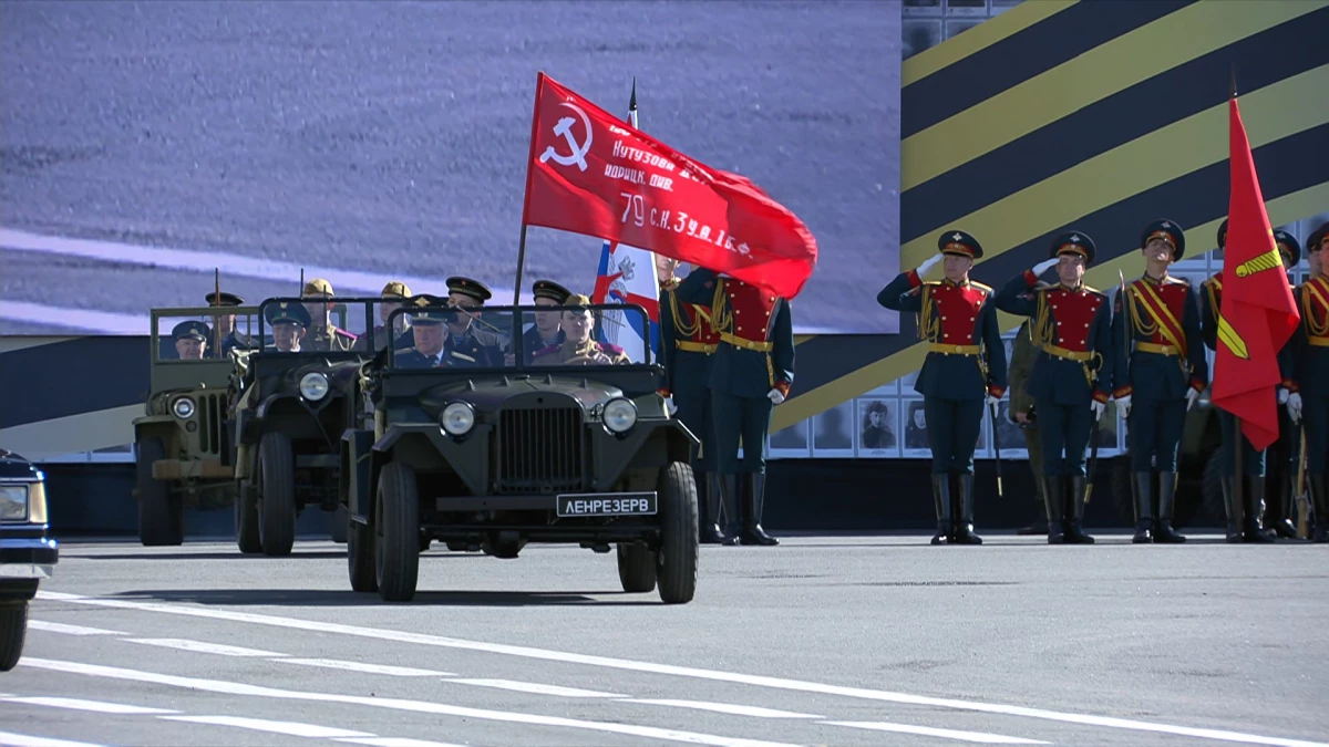 В Петербурге начался Парад Победы на Дворцовой площади - tvspb.ru
