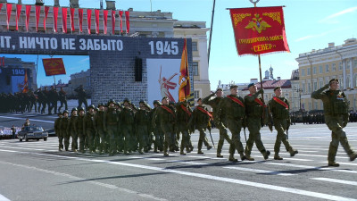 В Параде Победы на Дворцовой площади приняли участие более 5 тысяч человек