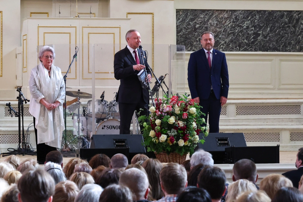 Александр Беглов: Сочетание традиций и новейших технологий превращает наши библиотеки в культурные центры и общественные пространства для всех поколений петербуржцев - tvspb.ru