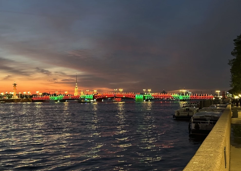 Александр Беглов: В честь Дня пограничника городские переправы и телебашня получат праздничное световое оформление - tvspb.ru