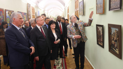 Александр Беглов и Мигель Диас-Канель Бермудес открыли выставку, посвященную 65-летию восстановления дипломатических отношений между Россией и Кубой