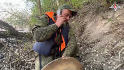 Связисты группировки «Север» показали, как прокладывается телефонный кабель в зоне СВО