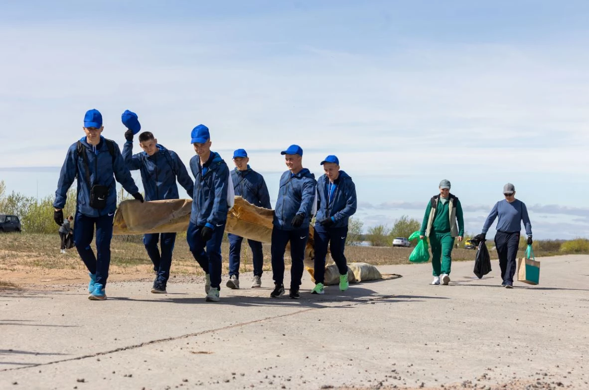 Международная экологическая акция «Чистый берег–2025» состоялась в Кронштадте - tvspb.ru