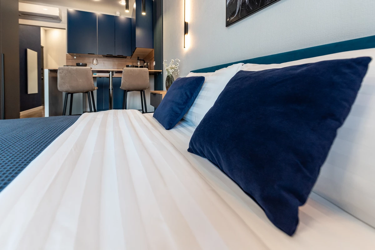 5% петербуржцев спят во время обеда - tvspb.ru