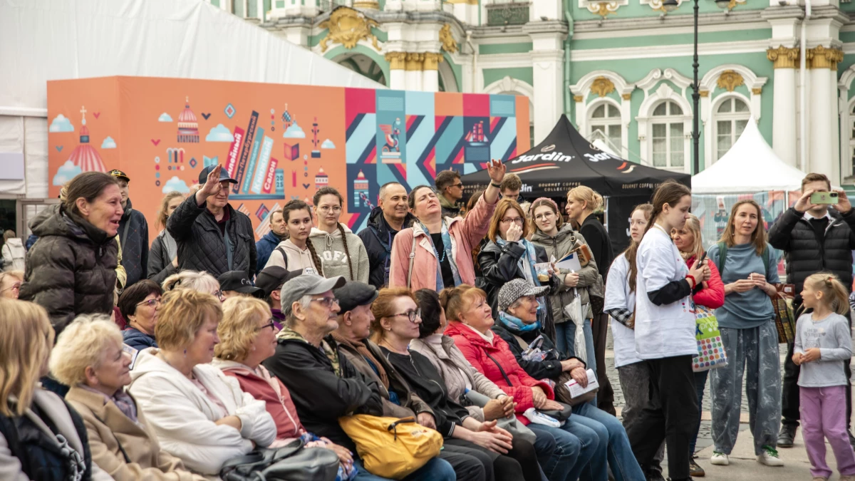 Как прошел третий день Книжного салона - tvspb.ru