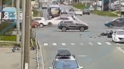 Появилось ещё одно видео страшной аварии с байкером и полицейской машиной на Индустриальном