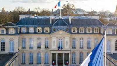 Эмманюэль Макрон снова назначил премьер-министром Франции Себастьена Лекорню, который ушел с поста 4 дня назад