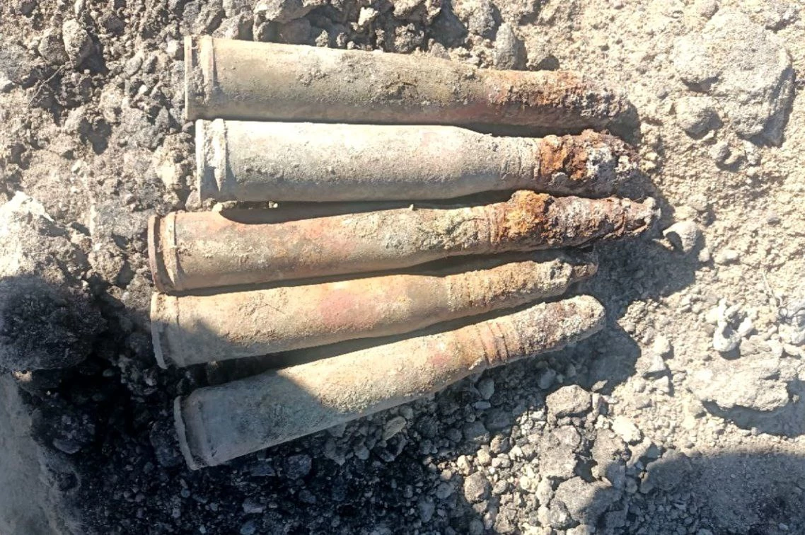 На стройке ШМСД нашли пять боеприпасов времен Великой Отечественной войны - tvspb.ru
