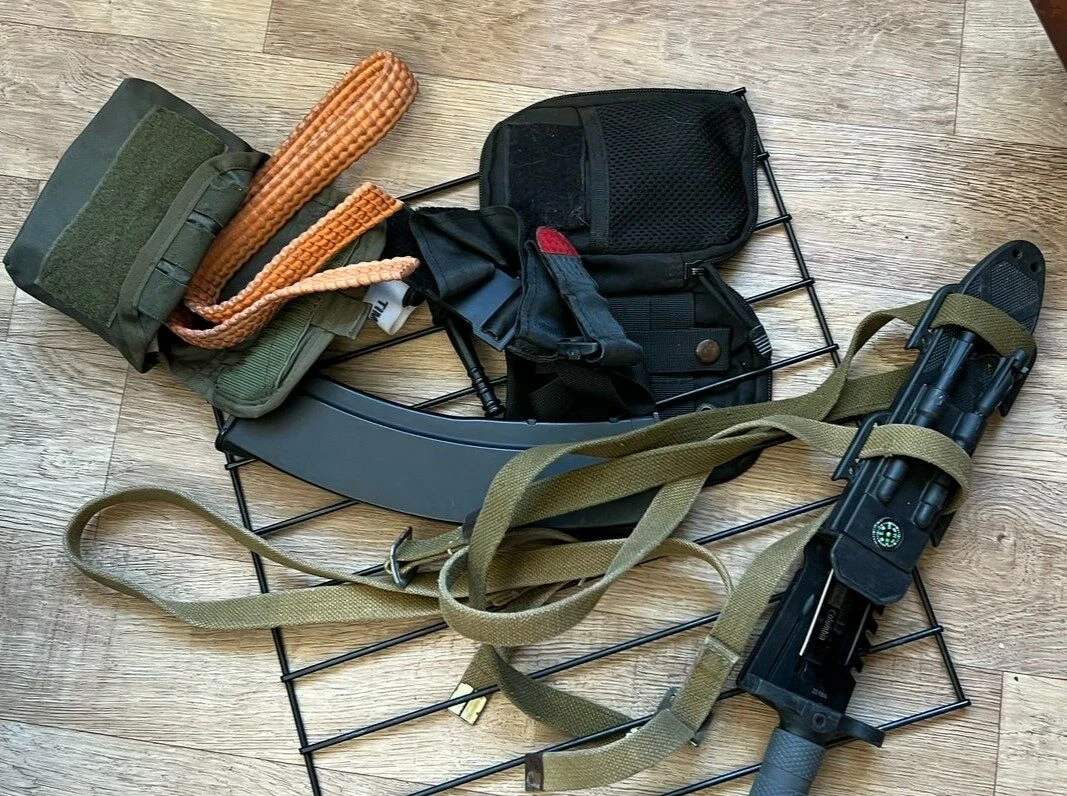 Петербургские росгвардейцы задержали нетрезвого мужчину с арсеналом страйкбольного оружия - tvspb.ru