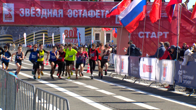 На Дворцовой прошла «Звёздная эстафета», посвященная 80-й годовщине Победы в Великой Отечественной войне: участников поблагодарил Александр Беглов