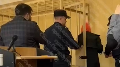 Суд Петербурга арестовал женщину, которая на внедорожнике сбила посетителя кафе на улице Рубинштейна