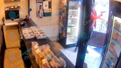 Солист балета петербургского театра устроил стрельбу из травмата в магазине: в 2021 году он разбил голову, упав с электросамоката