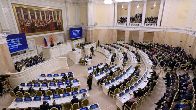 В Петербурге – более ста новых школ, еще около 900 приведут в соответствие с высоким петербургским стандартом