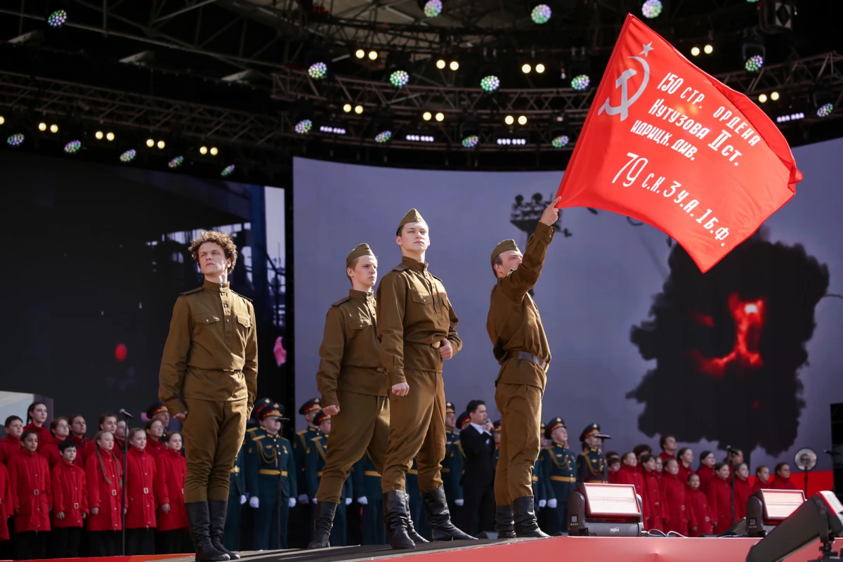 150 тысяч зрителей собрал грандиозный концерт «От Победы к Победам» на Дворцовой площади - tvspb.ru