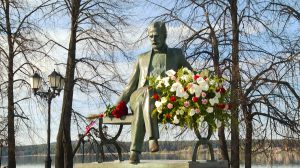 Музыканты объединенного симфонического оркестра Мариинского и Большого театров исполнили оперу «Евгений Онегин» к 185-летию со дня рождения П. И. Чайковского