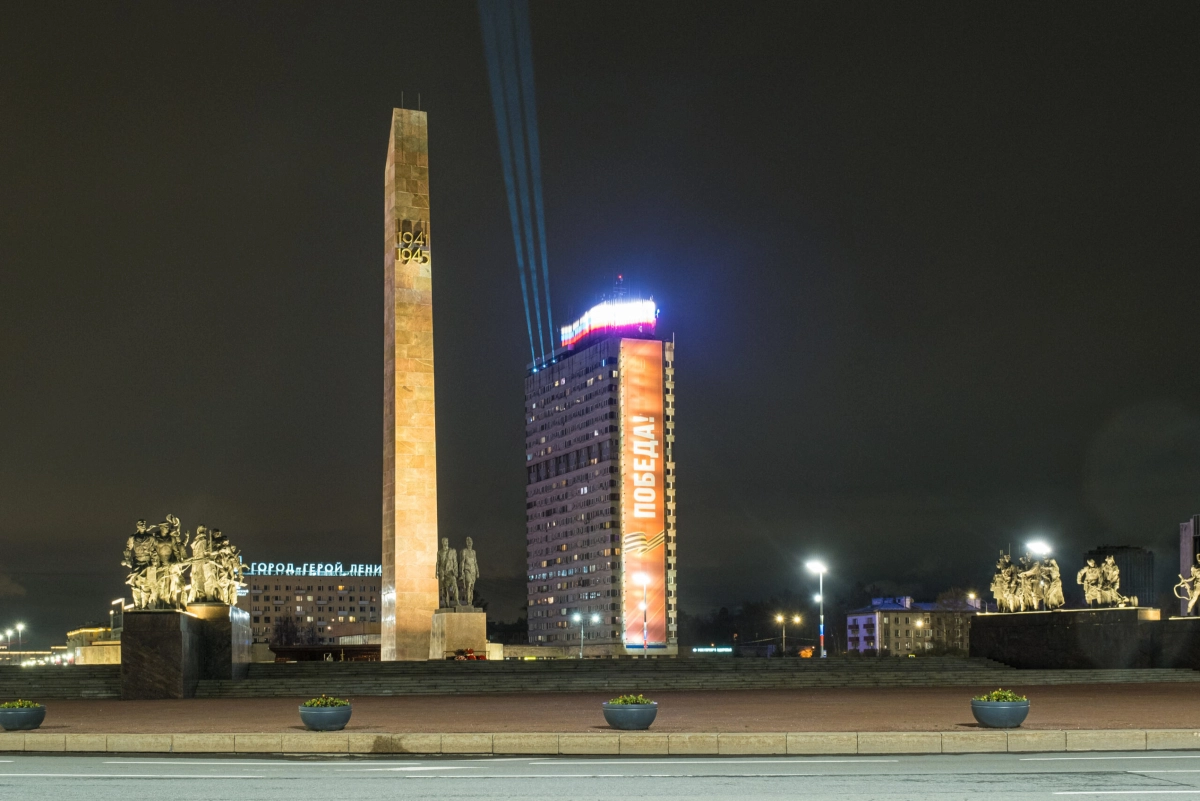 В Петербурге вечером 9 мая небо над площадью Победы озарят лучи блокадных прожекторов - tvspb.ru