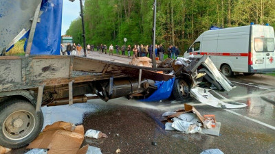 В массовом ДТП под Кингисеппом один человек погиб и шестеро пострадали