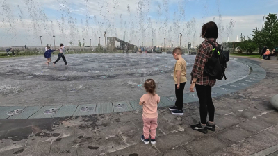 На Васильевском острове – новая точка притяжения: жители Петербурга поблагодарили Александра Беглова за открытие в Линейном парке фонтанного комплекса