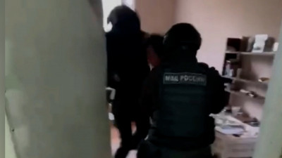 В Петербурге полиция задержала рецидивиста, который украл миллион рублей из иномарки предпринимателя