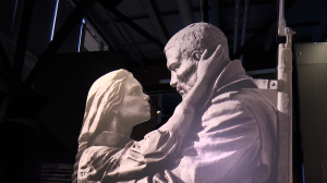 «Прощание славянки»: трогательный памятник встречает посетителей выставки «Дороги Победы» в Музее железных дорог