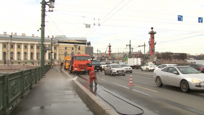Александр Беглов: К началу летнего туристического сезона на гранитных набережных Петербурга провели генеральную уборку