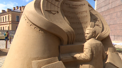 В Петербурге представили песчаную скульптуру, посвященную Седьмой симфонии Шостаковича