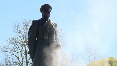 В преддверии Дня Победы в Петербурге отмыли памятник маршалу Георгию Жукову