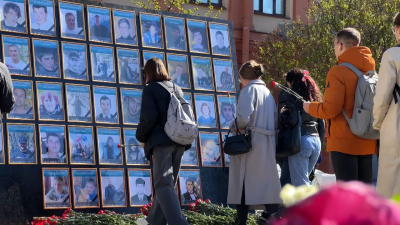 Молодежь Петербурга почтила память погибших в Доме профсоюзов в Одессе