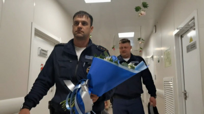 Сотрудники ГАИ приняли участие в появлении малыша на свет в пробке на КАД