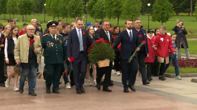 Памятная акция «Благодарность всем воинам-защитникам Ленинграда» прошла на Пискарёвском кладбище