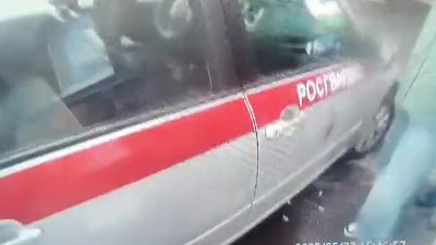 В Петербурге росгвардейцы задержали курьера мошенников, обманувших пенсионерку на 6 тыс. евро