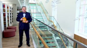 Обратите внимание. Как имя известного певца, народного артиста РСФСР Эдуарда Хиля отражено в топонимике Петербурга