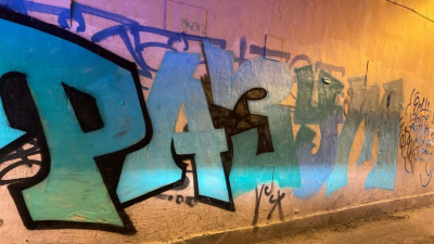 Доходный дом Симонова изрисовали вандалы: здание является объектом культурного наследия Петербурга