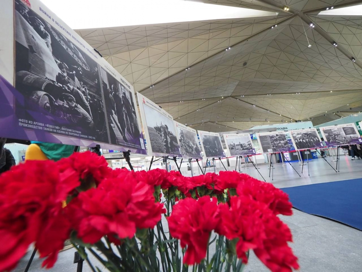 В аэропорту Пулково открылась выставка архивных фотографий времен Великой Отечественной войны - tvspb.ru