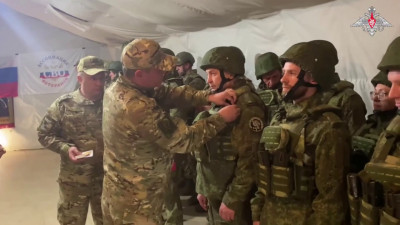 Добровольцам отряда «БАРС-33» группировки войск «Днепр» вручили государственные и ведомственные награды